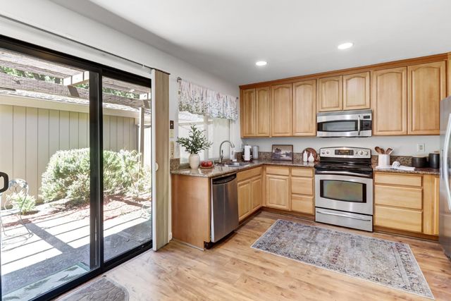24 Adelphi Ct, Sacramento, CA 95825
