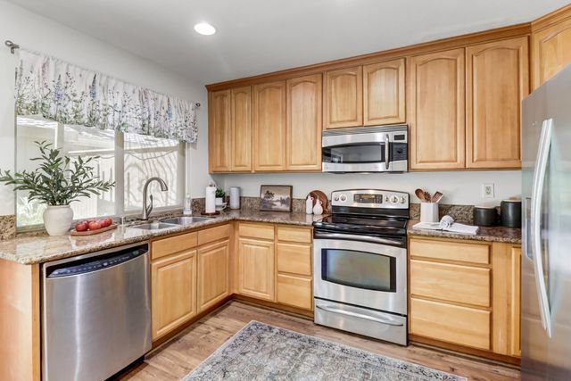 24 Adelphi Ct, Sacramento, CA 95825