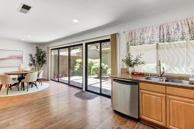 24 Adelphi Ct, Sacramento, CA 95825