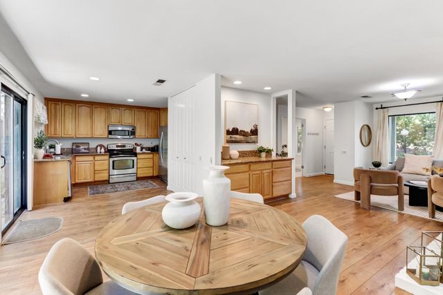 24 Adelphi Ct, Sacramento, CA 95825