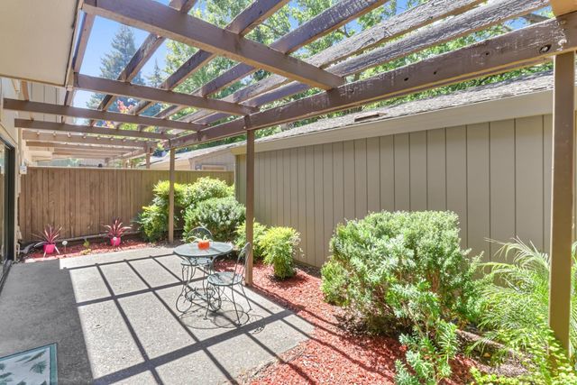 24 Adelphi Ct, Sacramento, CA 95825