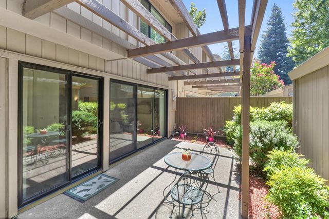 24 Adelphi Ct, Sacramento, CA 95825