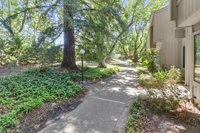 24 Adelphi Ct, Sacramento, CA 95825