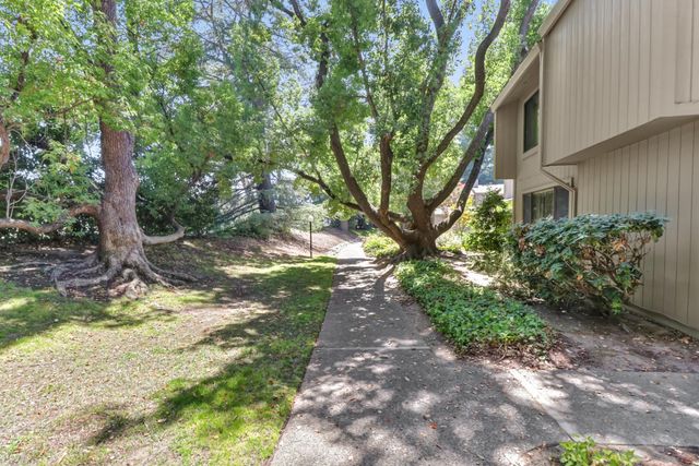 24 Adelphi Ct, Sacramento, CA 95825