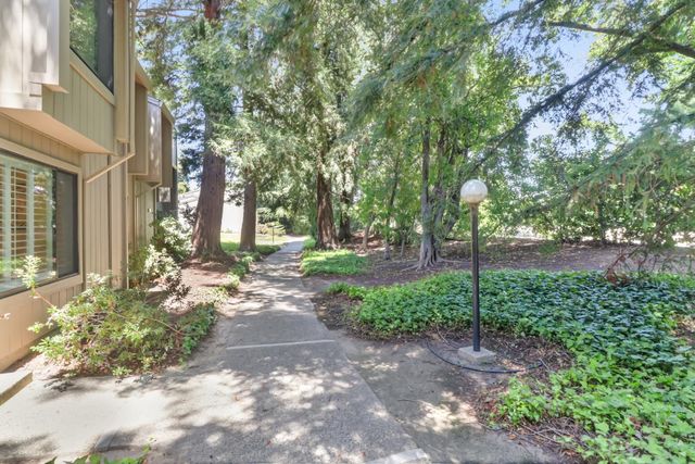 24 Adelphi Ct, Sacramento, CA 95825