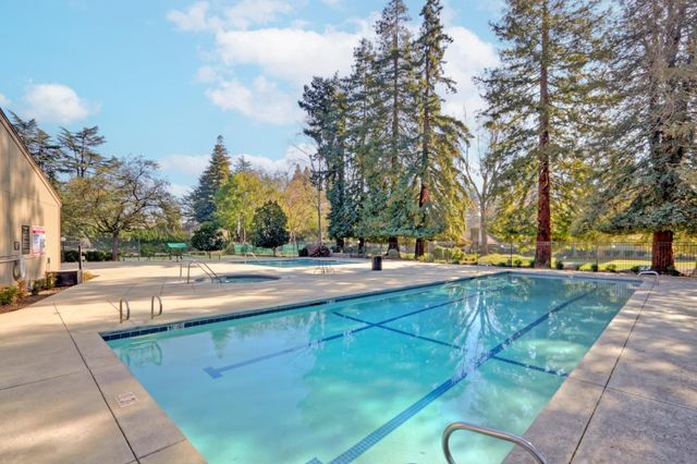 24 Adelphi Ct, Sacramento, CA 95825