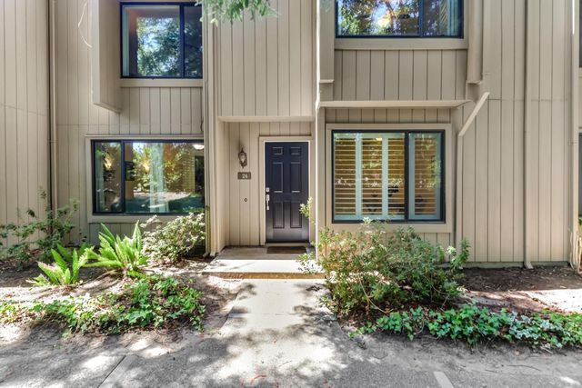 24 Adelphi Ct, Sacramento, CA 95825