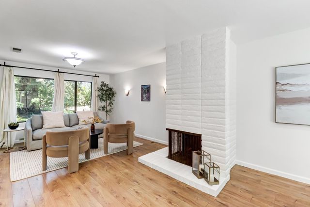 24 Adelphi Ct, Sacramento, CA 95825