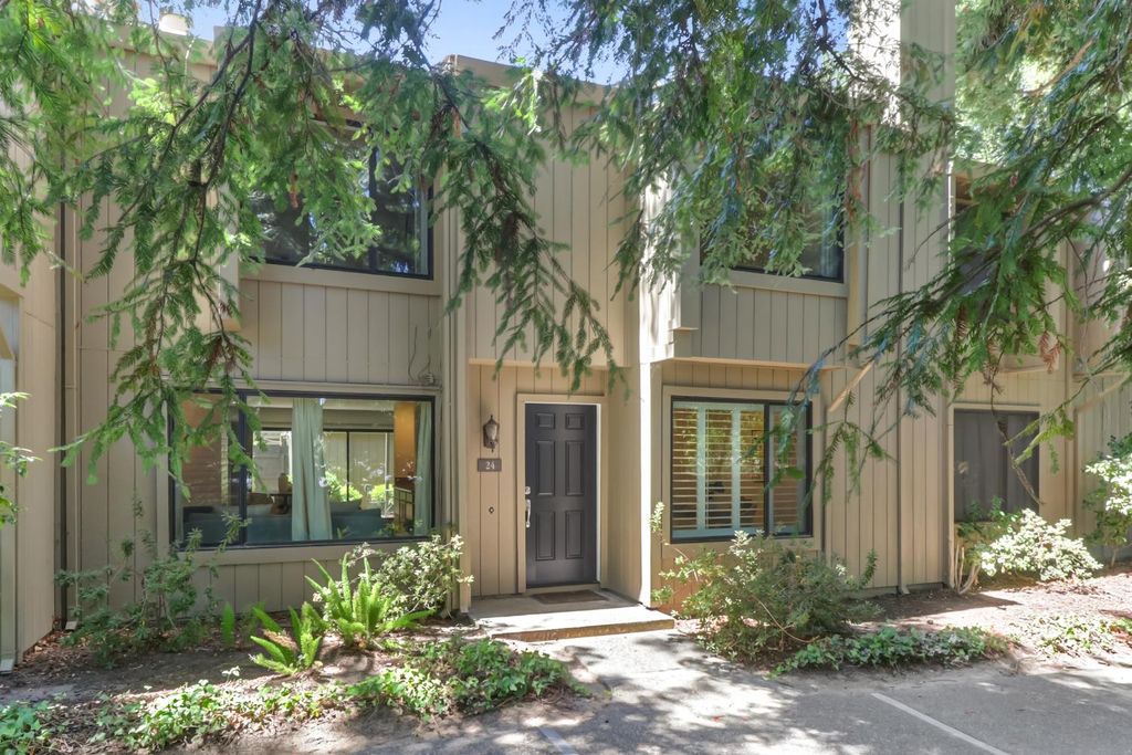 24 Adelphi Ct, Sacramento, CA 95825