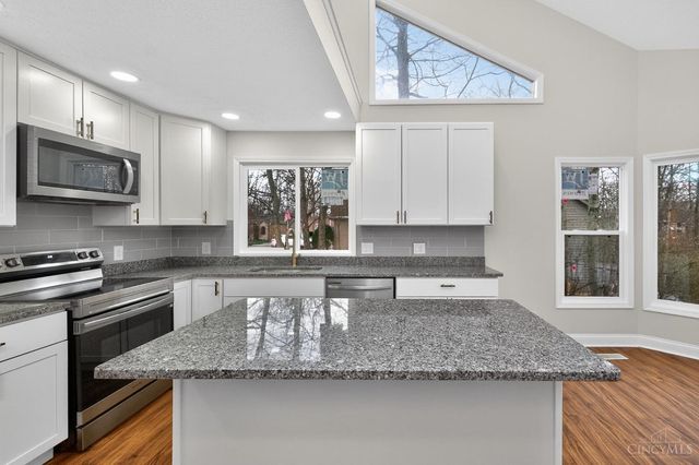 811 Wind Bluff Point, Springboro, OH 45066