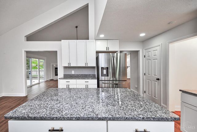 811 Wind Bluff Point, Springboro, OH 45066