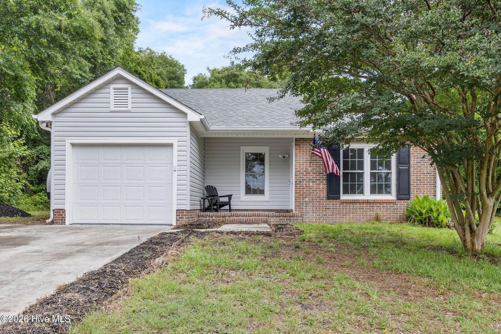 429 Crows Nest Lane, Sneads Ferry, NC 28460