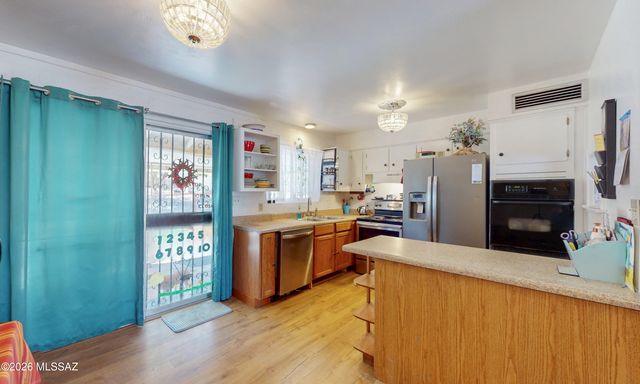 2706 S Enchanted Hills Drive, Tucson, AZ 85713