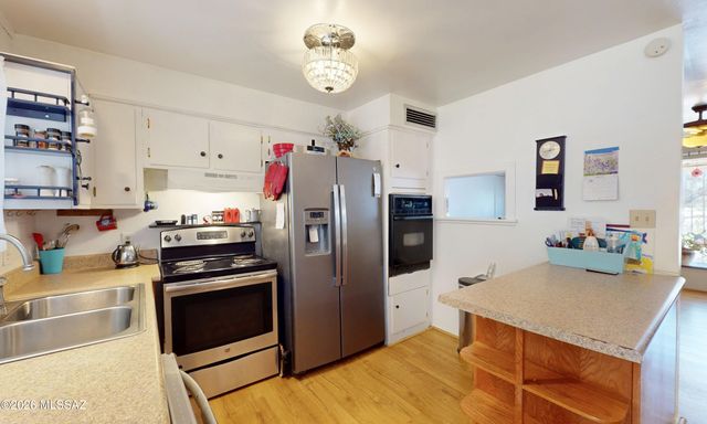 2706 S Enchanted Hills Drive, Tucson, AZ 85713