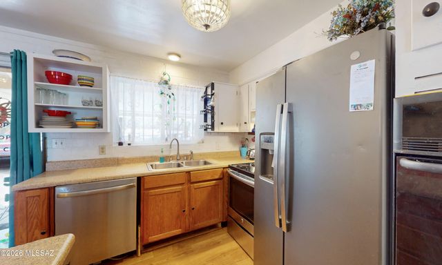 2706 S Enchanted Hills Drive, Tucson, AZ 85713