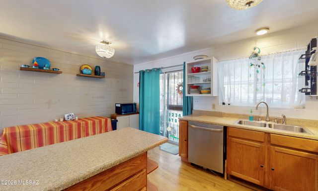 2706 S Enchanted Hills Drive, Tucson, AZ 85713