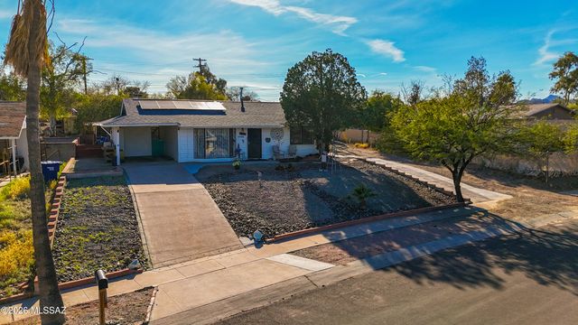 2706 S Enchanted Hills Drive, Tucson, AZ 85713