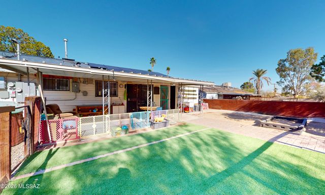 2706 S Enchanted Hills Drive, Tucson, AZ 85713