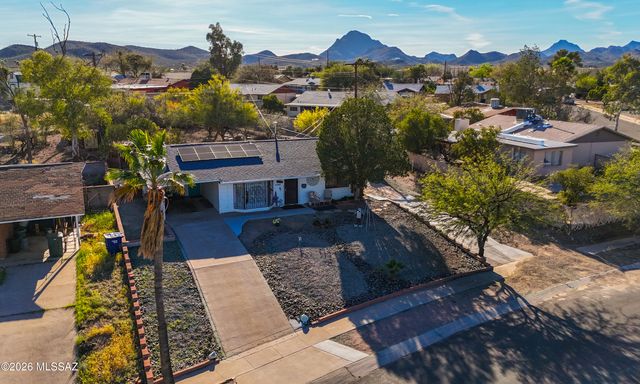 2706 S Enchanted Hills Drive, Tucson, AZ 85713