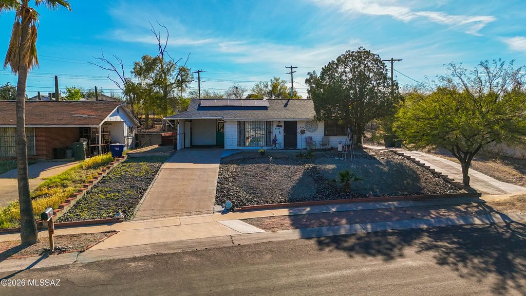 2706 S Enchanted Hills Drive, Tucson, AZ 85713