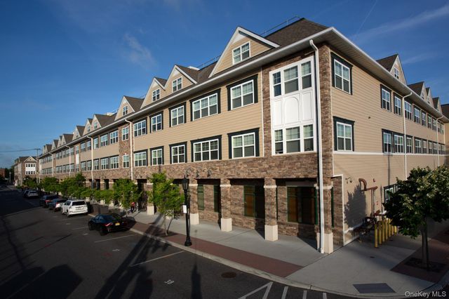 148 south front Street PH322, Farmingdale, NY 11735