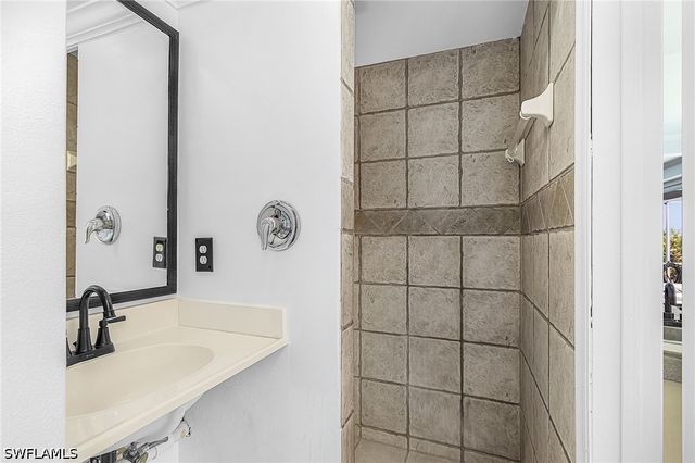 5050 Sorrento CT, Cape Coral, FL 33904