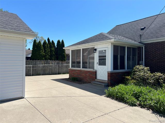 13226 Catalpa Street, Southgate, MI 48195