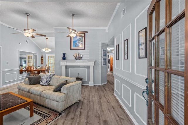 8717 Acorn Lane, Hitchcock, TX 77563