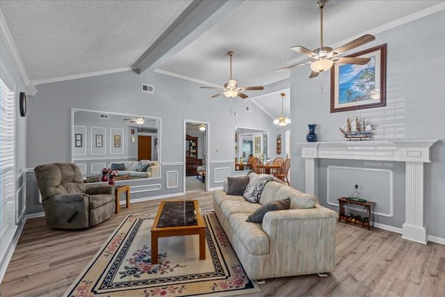 8717 Acorn Lane, Hitchcock, TX 77563