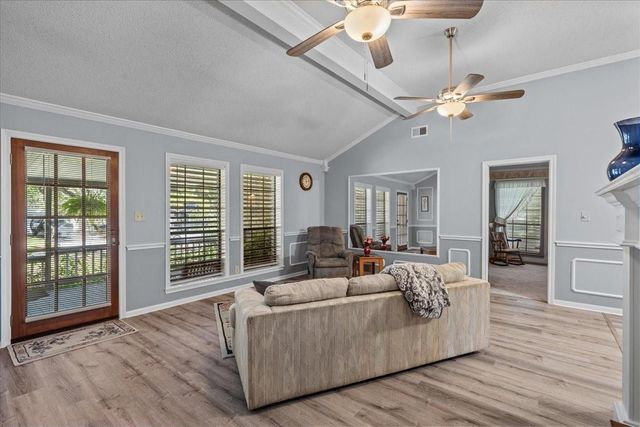 8717 Acorn Lane, Hitchcock, TX 77563