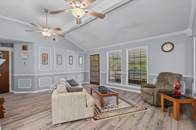 8717 Acorn Lane, Hitchcock, TX 77563