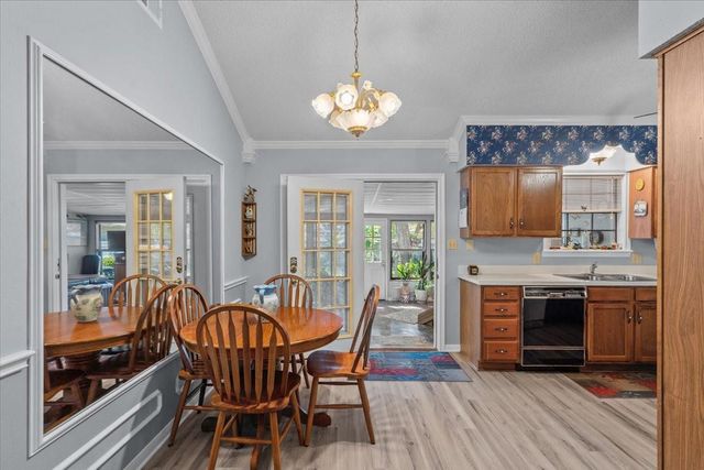 8717 Acorn Lane, Hitchcock, TX 77563
