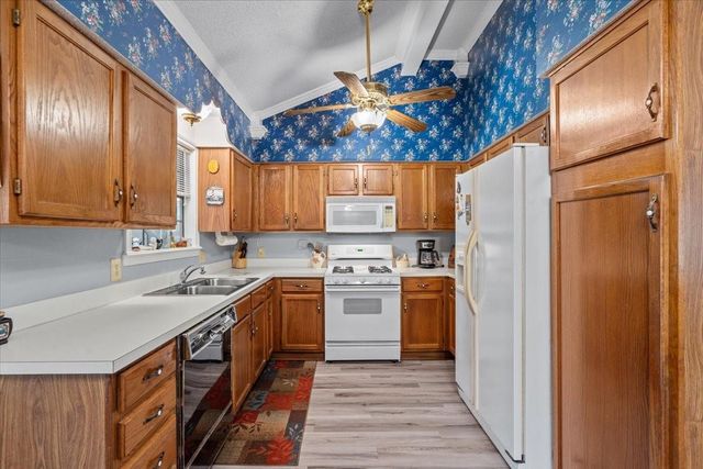 8717 Acorn Lane, Hitchcock, TX 77563