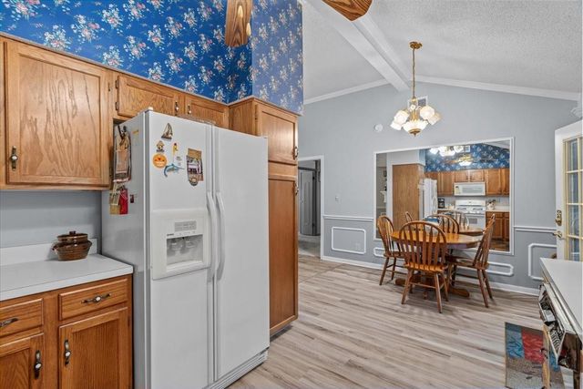 8717 Acorn Lane, Hitchcock, TX 77563