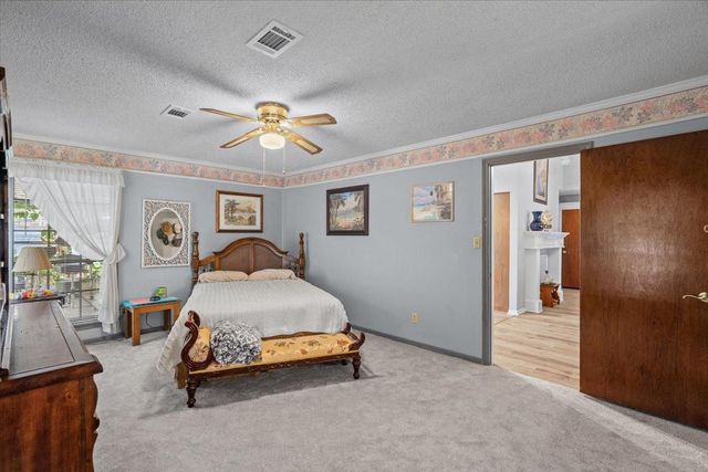8717 Acorn Lane, Hitchcock, TX 77563