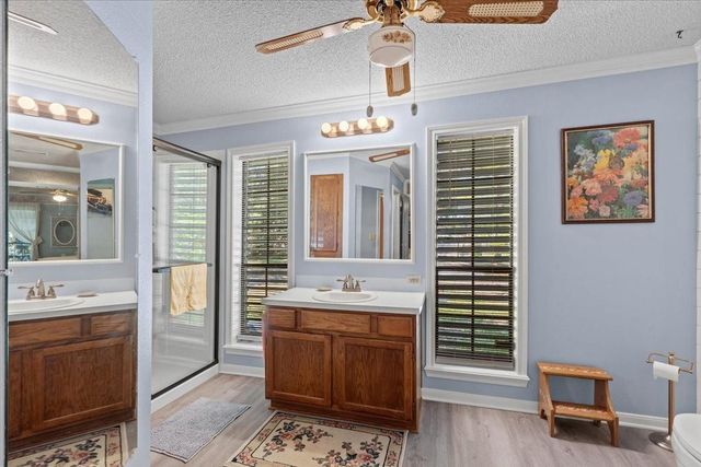 8717 Acorn Lane, Hitchcock, TX 77563