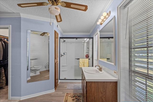 8717 Acorn Lane, Hitchcock, TX 77563