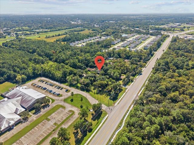 8717 Acorn Lane, Hitchcock, TX 77563