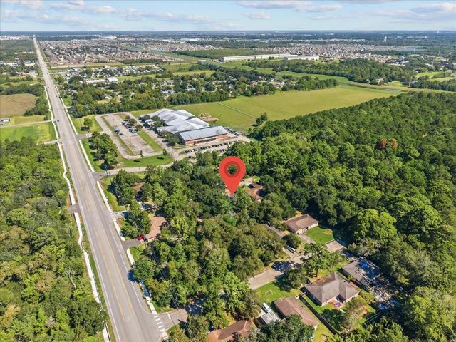 8717 Acorn Lane, Hitchcock, TX 77563