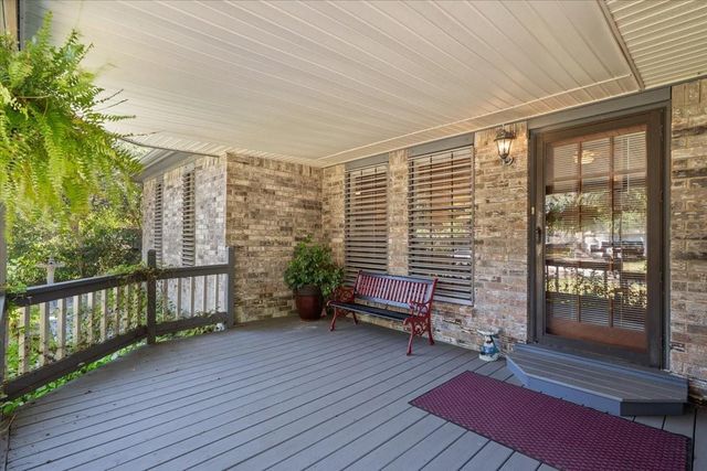 8717 Acorn Lane, Hitchcock, TX 77563