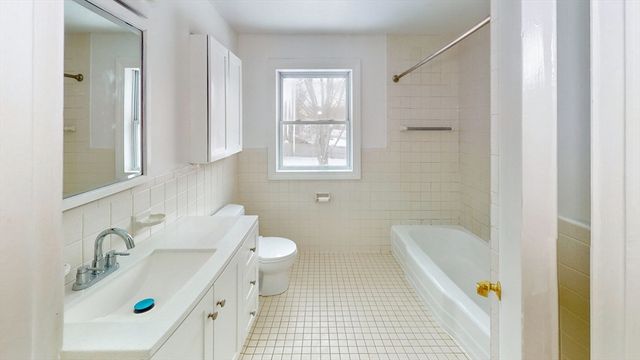 232 School St, Groveland, MA 01834