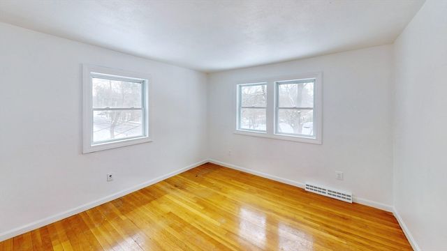 232 School St, Groveland, MA 01834