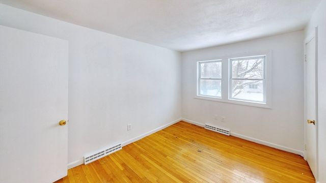 232 School St, Groveland, MA 01834