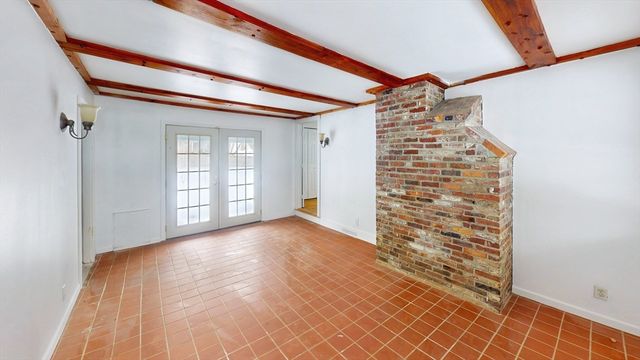 232 School St, Groveland, MA 01834