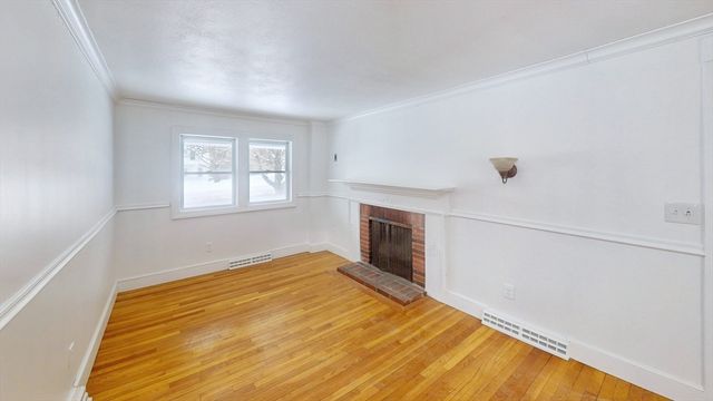 232 School St, Groveland, MA 01834