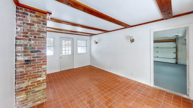 232 School St, Groveland, MA 01834