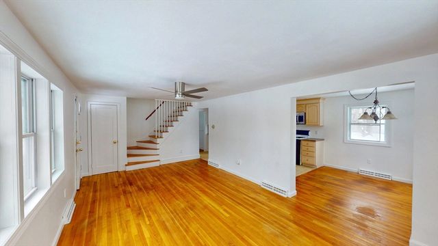 232 School St, Groveland, MA 01834