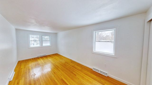 232 School St, Groveland, MA 01834