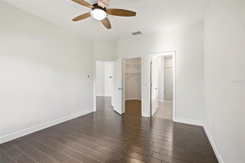 Image 18 of property listing at 12347 HOLLYBUSH TERRACE, Bradenton, FL 34202