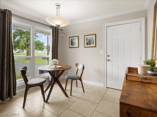 5272 Myrtle LN, Naples, FL 34113